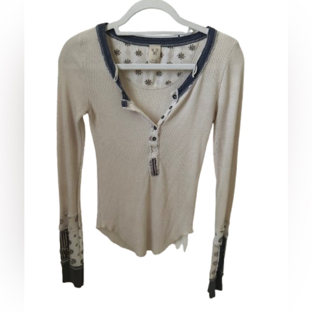 Free people long sleeve top with buttons cream color size XS